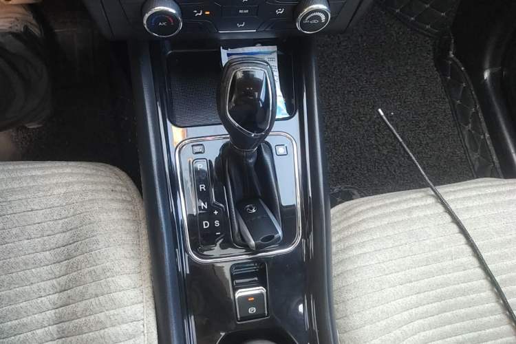 Used Dongfeng Fengon 580 2017 1.5T CVT Luxury Model Gear Lever