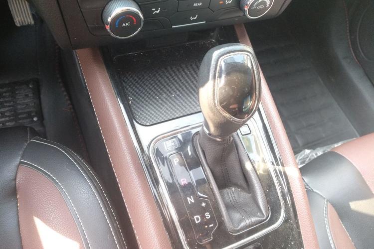 Used Dongfeng Fengon 580 2017 1.5T CVT Luxury Model Gear Lever