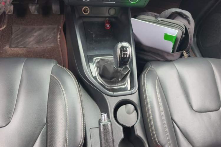 Used Dongfeng Fengon 580 2017 1.8L Manual Comfort Model Gear Lever