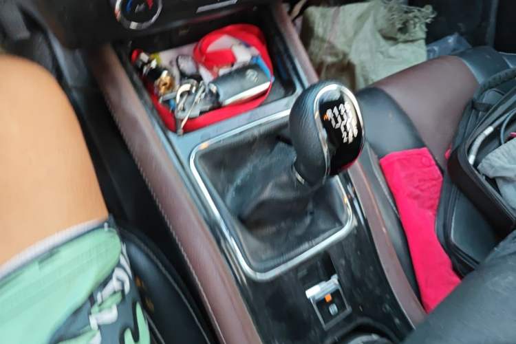 Used Dongfeng Fengon 580 2017 1.5T Manual Luxury Model Gear Lever