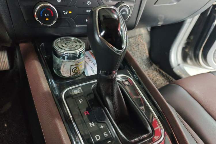 Used Dongfeng Fengon 580 2017 1.5T CVT Luxury Model Gear Lever