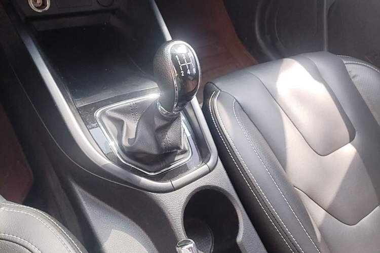Used Dongfeng Fengon 580 2017 1.8L Manual Comfort Model Gear Lever