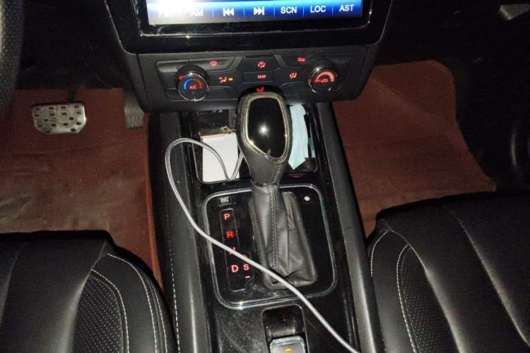 Used Dongfeng Fengon 580 2017 1.5T CVT Luxury Model Gear Lever