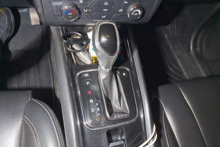 Used Dongfeng Fengon 580 2017 1.5T CVT Luxury Model Gear Lever