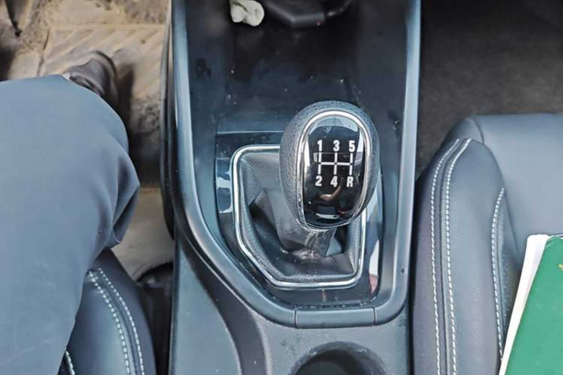 Used Dongfeng Fengon 580 2017 1.8L Manual Comfort Model Gear Lever