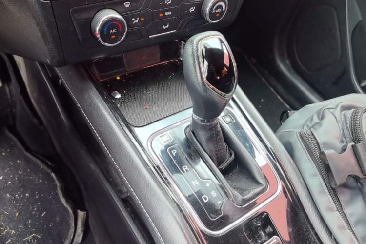 Used Dongfeng Fengon 580 2017 1.5T CVT Comfort Model Gear Lever