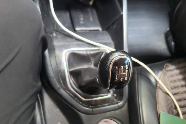 Used Dongfeng Fengon 580 2017 1.8L Manual Comfort Model Gear Lever