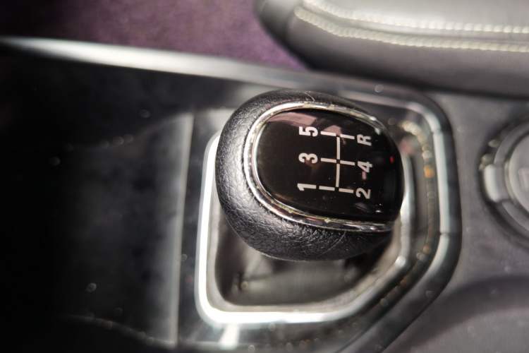 Used Dongfeng Fengon 580 2017 1.8L Manual Comfort Model Gear Lever