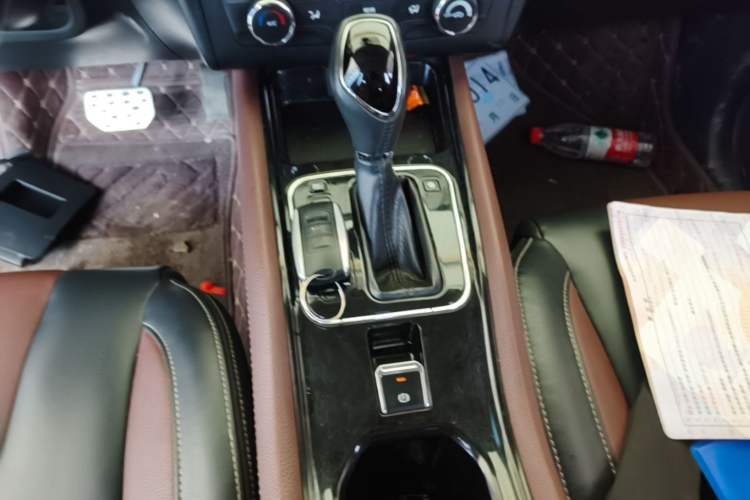 Used Dongfeng Fengon 580 2017 Revised Version 1.5T CVT Luxury Edition Gear Lever