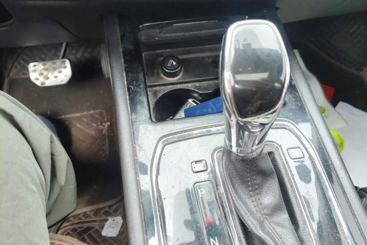 Used Dongfeng Fengon 580 2017 1.5T CVT Comfort Model Gear Lever