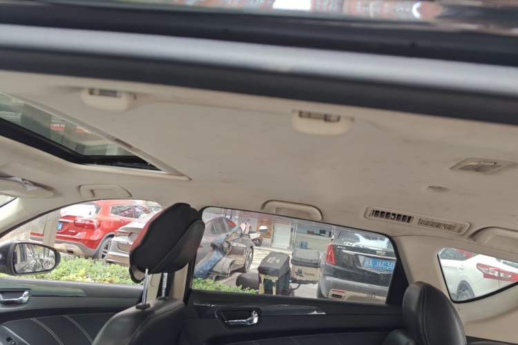 Used Dongfeng Fengon 580 2017 1.8L Manual Comfort Model Headliner