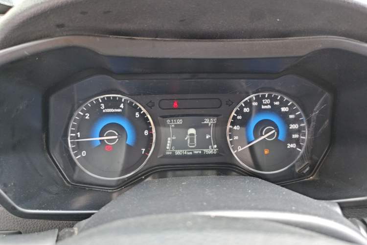 Used Dongfeng Fengon 580 2017 1.5T Manual Luxury Model Instrument Cluster
