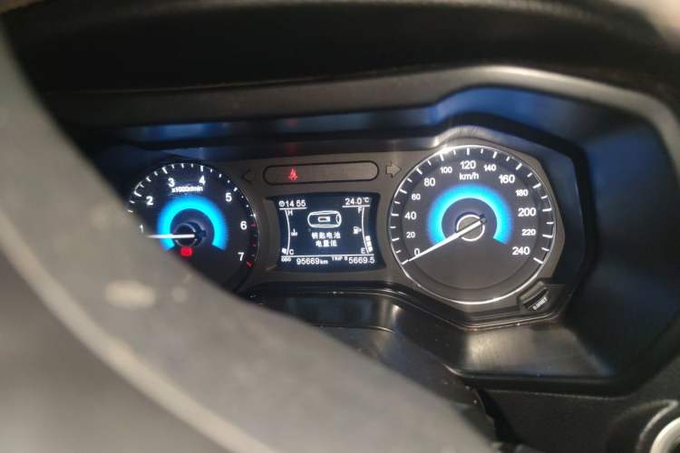 Used Dongfeng Fengon 580 2017 1.5T Manual Luxury Model Instrument Cluster