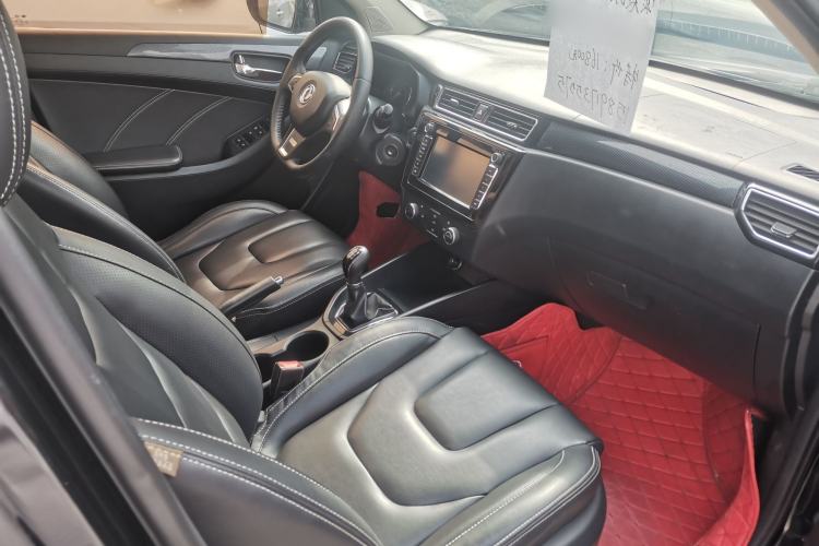 Used Dongfeng Fengon 580 2017 1.8L Manual Comfort Model Interior 2