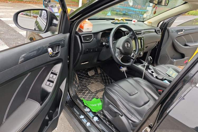 Used Dongfeng Fengon 580 2017 1.5T CVT Comfort Model Interior 3