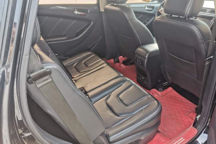 Used Dongfeng Fengon 580 2017 1.8L Manual Comfort Model Interior 3