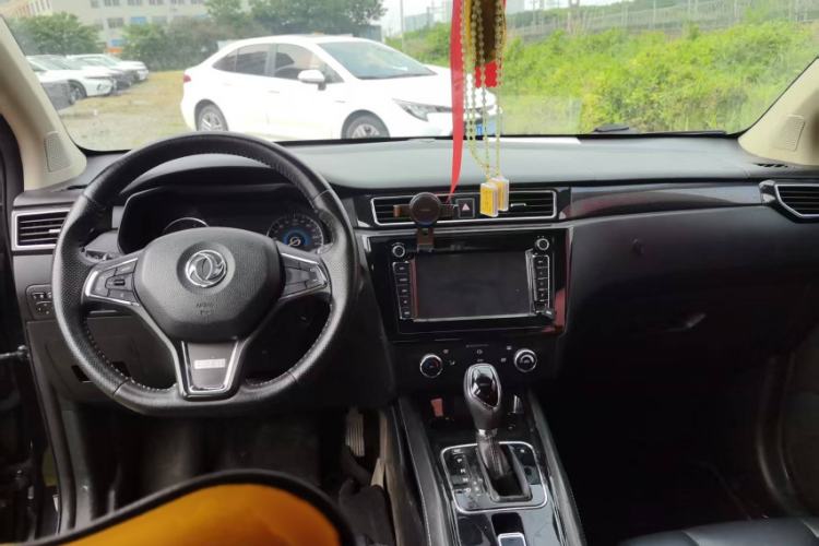 Used Dongfeng Fengon 580 2017 1.5T CVT Comfort Model Interior 3