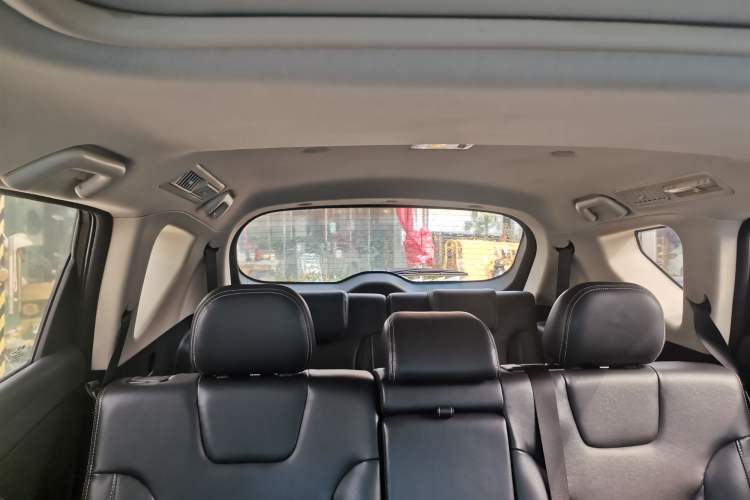 Used Dongfeng Fengon 580 2017 1.8L Manual Comfort Model Interior 4