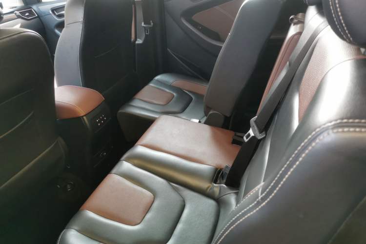 Used Dongfeng Fengon 580 2017 1.5T Manual Luxury Model Left Rear Seat