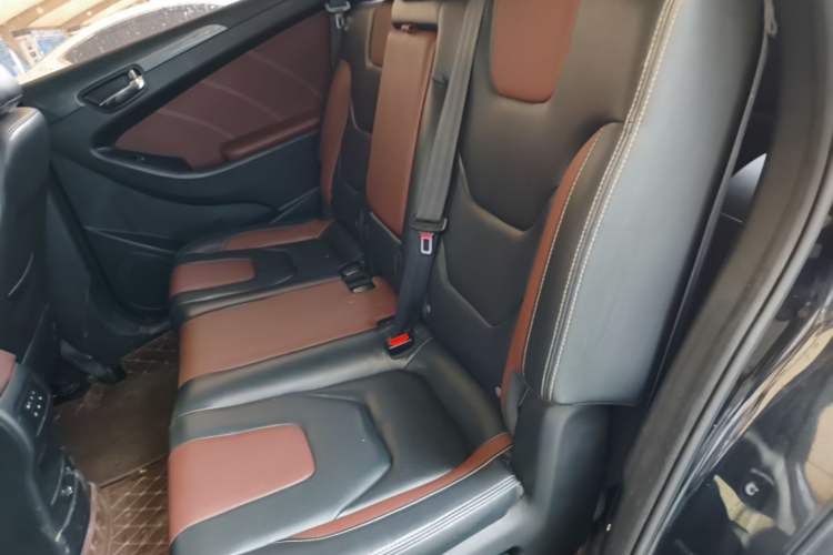 Used Dongfeng Fengon 580 2017 Revised Version 1.5T CVT Luxury Edition Left Rear Seat