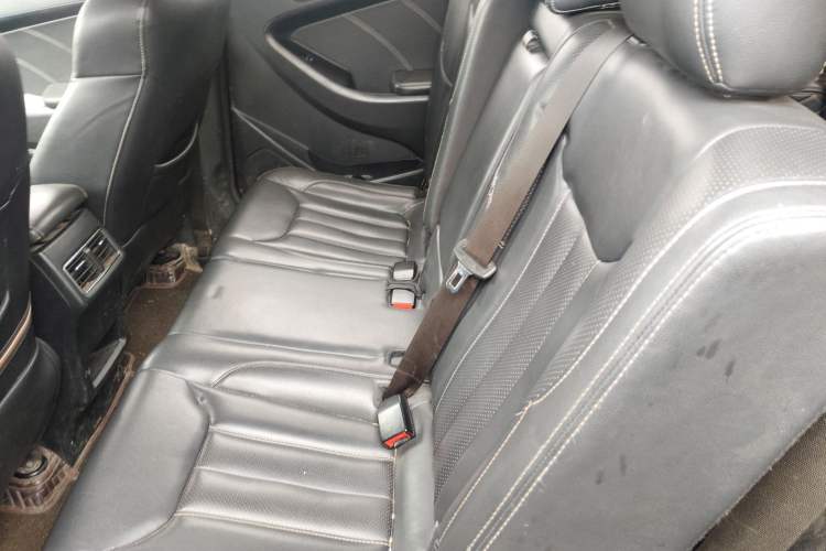 Used Dongfeng Fengon 580 2017 1.5T CVT Comfort Model Left Rear Seat
