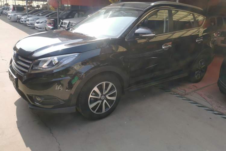 Used Dongfeng Fengon 580 2017 1.5T Manual Luxury Model Left Side