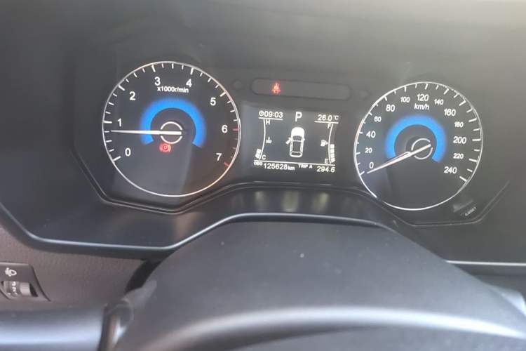 Used Dongfeng Fengon 580 2017 1.5T CVT Luxury Model Odometer Close Up