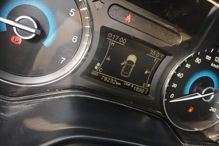 Used Dongfeng Fengon 580 2017 1.8L Manual Comfort Model Odometer Close Up
