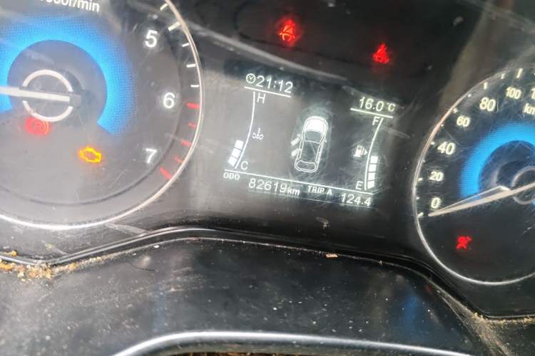 Used Dongfeng Fengon 580 2017 1.5T Manual Luxury Model Odometer Close Up