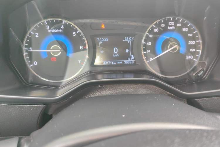 Used Dongfeng Fengon 580 2017 1.5T Manual Luxury Model Odometer Close Up