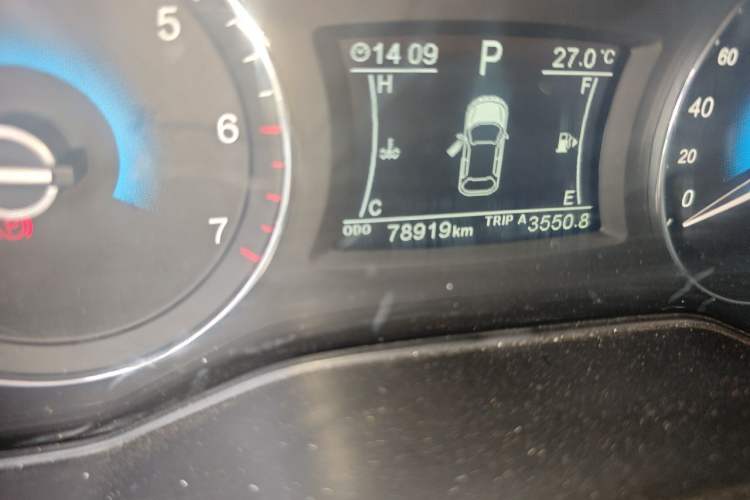 Used Dongfeng Fengon 580 2017 1.5T CVT Comfort Model Odometer Close Up