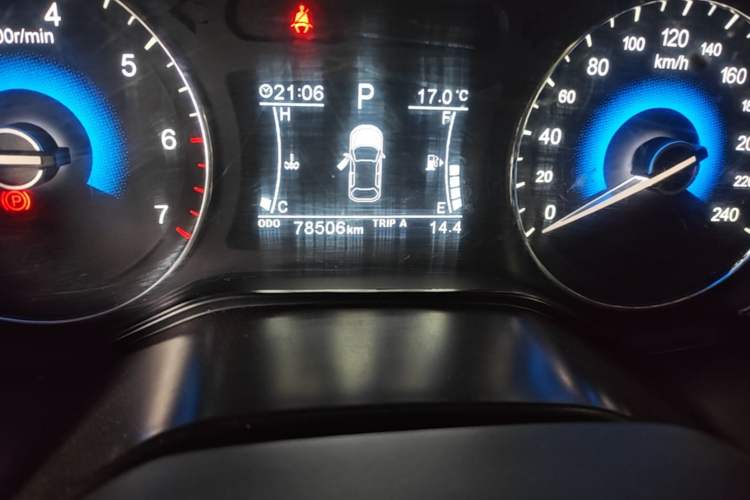 Used Dongfeng Fengon 580 2017 1.5T CVT Comfort Model Odometer Close Up