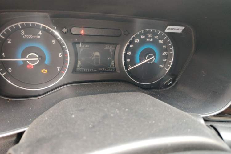 Used Dongfeng Fengon 580 2017 1.5T Manual Luxury Model Odometer Close Up