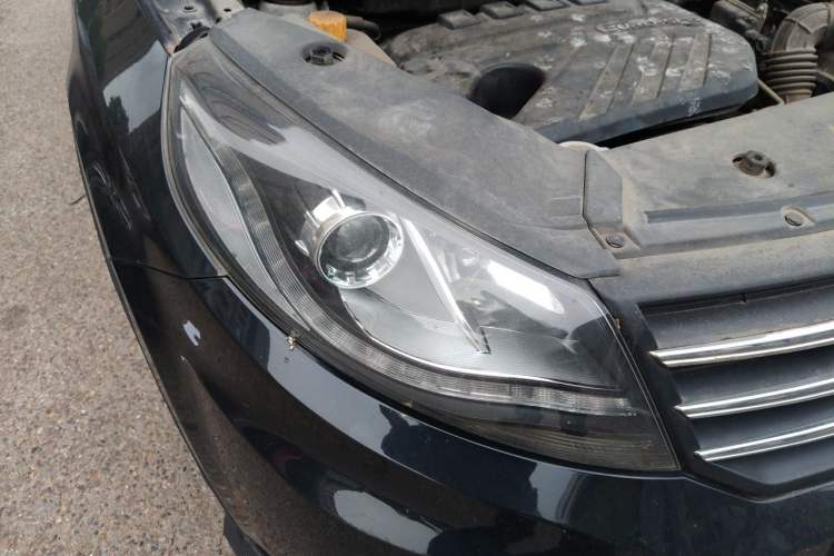Used Dongfeng Fengon 580 2017 1.5T CVT Luxury Model Right Front Headlight