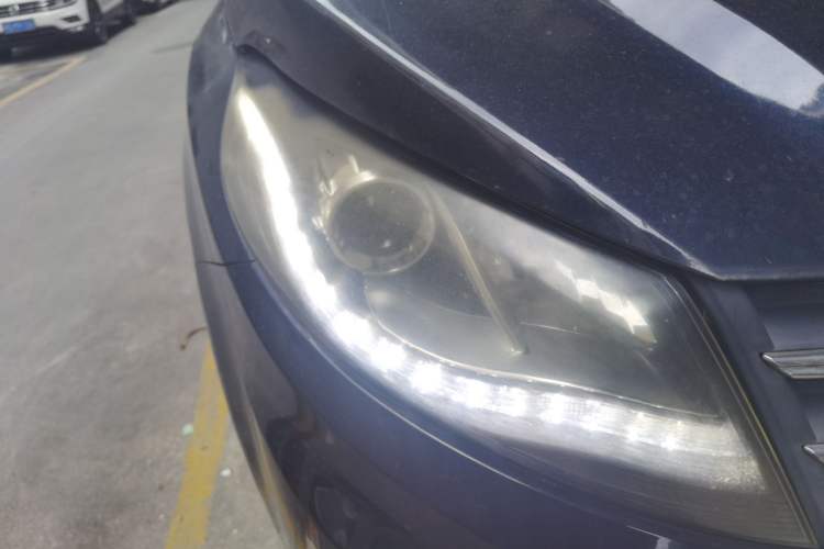 Used Dongfeng Fengon 580 2017 1.5T CVT Comfort Model Right Front Headlight