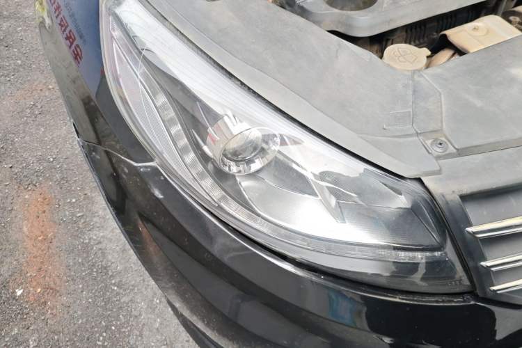 Used Dongfeng Fengon 580 2017 1.5T Manual Luxury Model Right Front Headlight