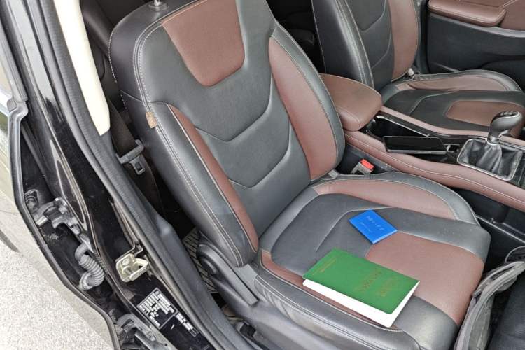Used Dongfeng Fengon 580 2017 1.5T Manual Luxury Model Right Front Seat
