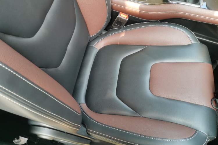 Used Dongfeng Fengon 580 2017 1.5T Manual Luxury Model Right Front Seat