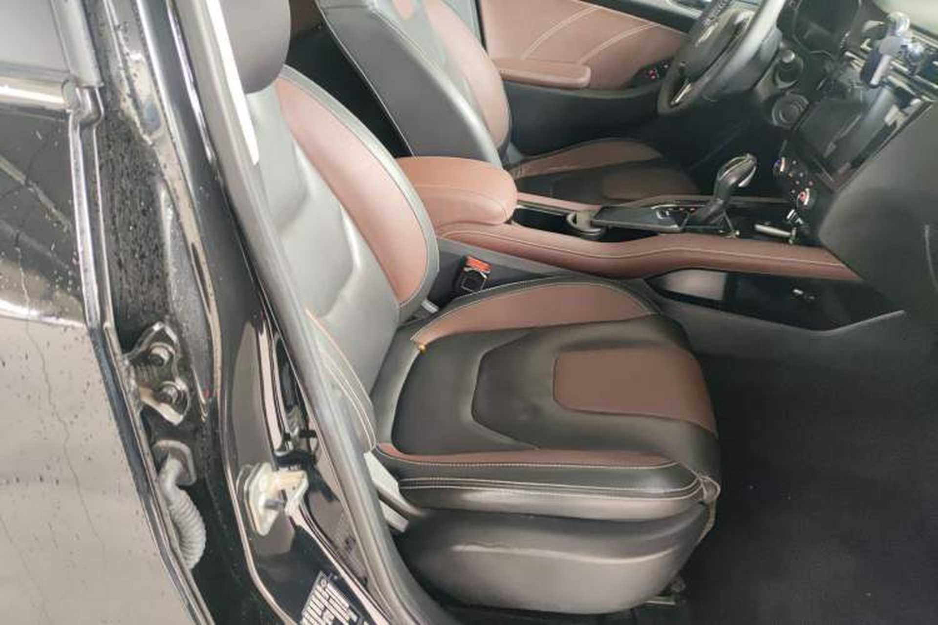 Used Dongfeng Fengon 580 2017 1.5T CVT Luxury Model Right Front Seat