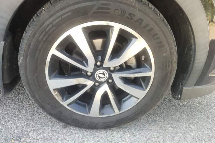 Used Dongfeng Fengon 580 2017 1.5T CVT Luxury Model Right Front Wheel Hub