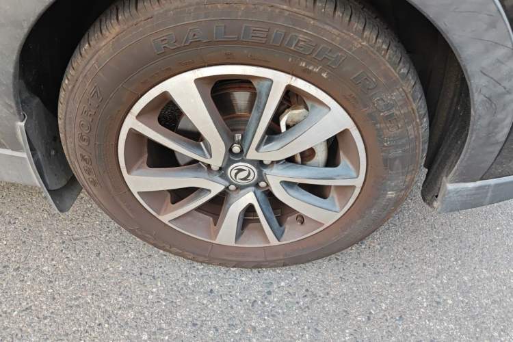 Used Dongfeng Fengon 580 2017 1.5T Manual Luxury Model Right Front Wheel Hub