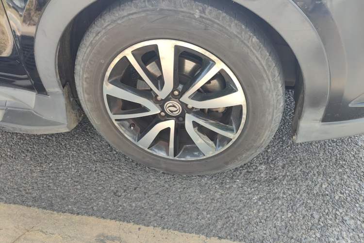 Used Dongfeng Fengon 580 2017 1.5T CVT Luxury Model Right Front Wheel Hub