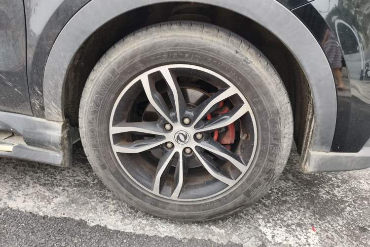 Used Dongfeng Fengon 580 2017 1.5T CVT Smart Style Model Right Front Wheel Hub