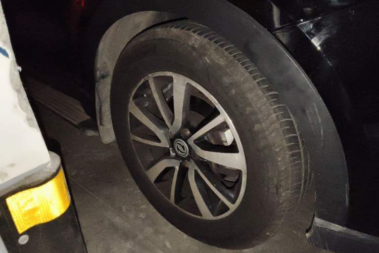 Used Dongfeng Fengon 580 2017 1.5T CVT Luxury Model Right Front Wheel Hub