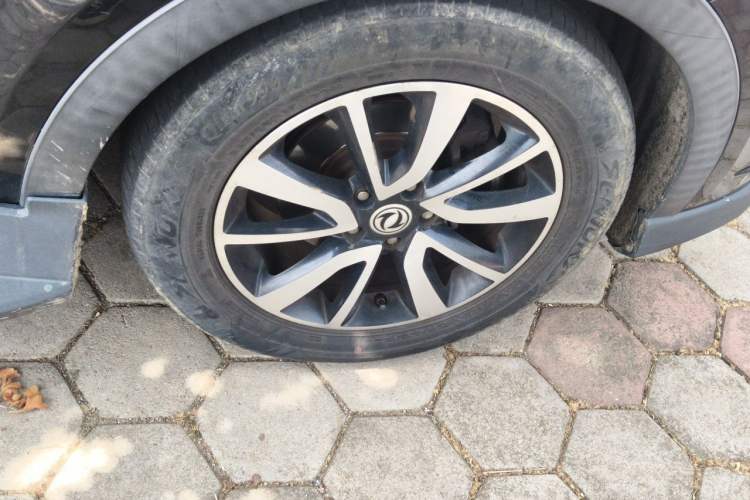 Used Dongfeng Fengon 580 2017 1.5T CVT Luxury Model Right Front Wheel Hub