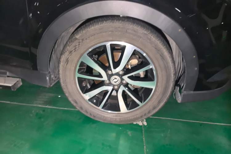 Used Dongfeng Fengon 580 2017 1.5T CVT Luxury Model Right Front Wheel Hub