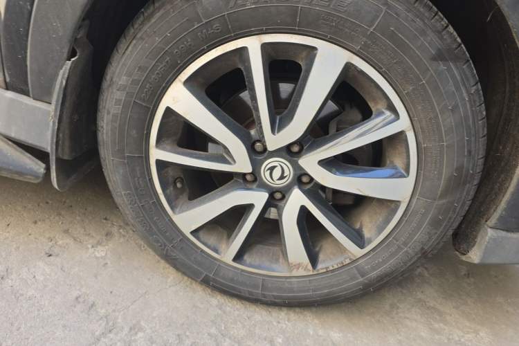 Used Dongfeng Fengon 580 2017 1.5T Manual Luxury Model Right Front Wheel Hub