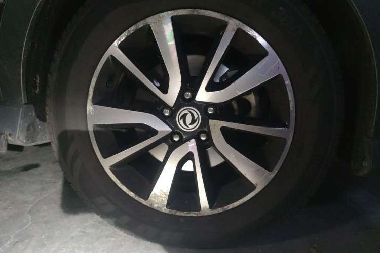 Used Dongfeng Fengon 580 2017 1.5T Manual Luxury Model Right Front Wheel Hub