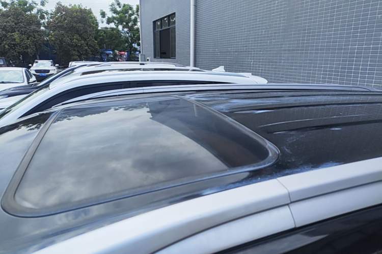 Used Dongfeng Fengon 580 2017 1.5T Manual Luxury Model Roof