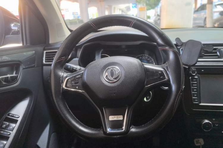 Used Dongfeng Fengon 580 2017 1.8L Manual Comfort Model Steering Wheel